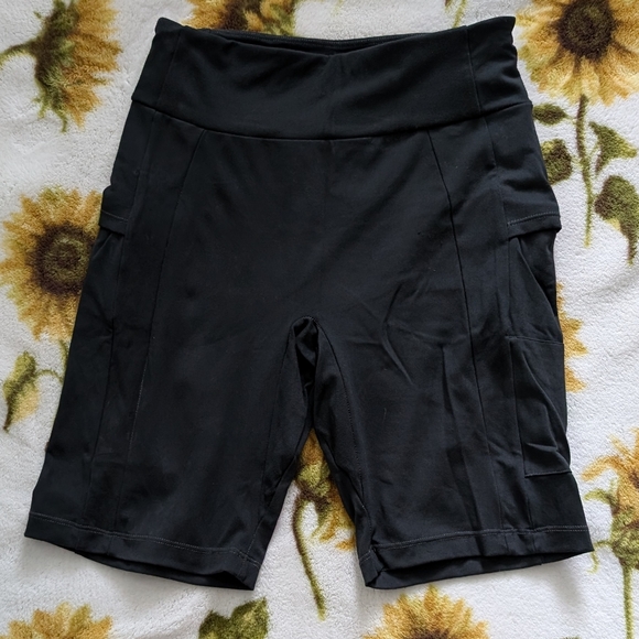 Gymshark Multi Pocket Bike Shorts - Picture 3 of 15